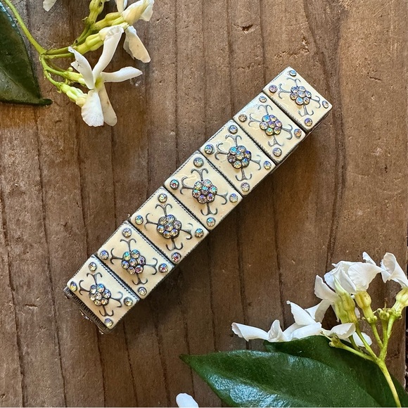 Vintage 🌸 Boho Cream & Rhinestone Enamel Stretch Bracelet Princesscore Floral - Picture 1 of 9